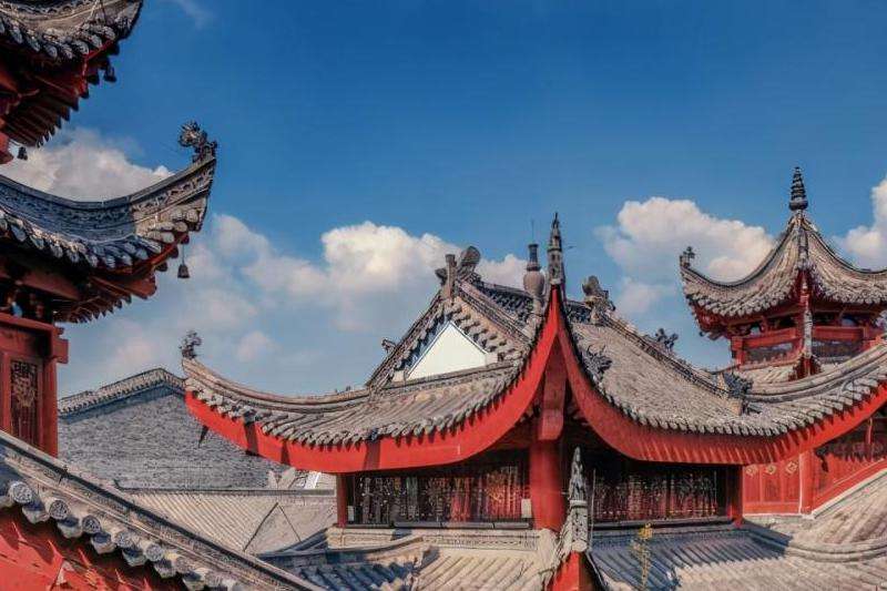 比较Facebook群聊和QQ群之间的特点和区别