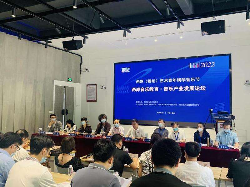 深入探讨同人文在Facebook上的存在