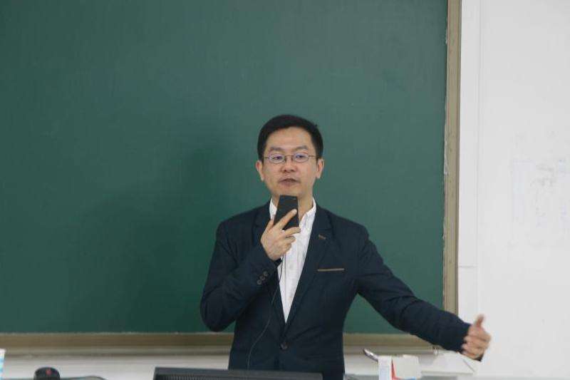 探讨谷歌翻译在处理Facebook内容时的表现