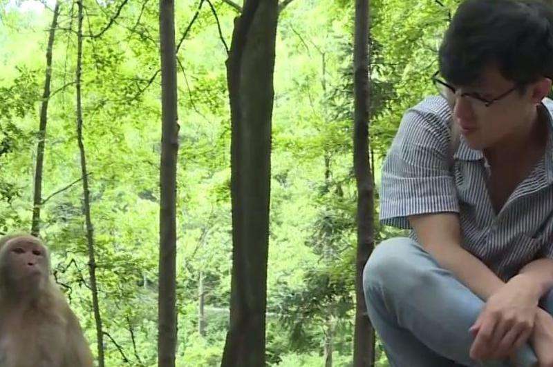 观看泰国小哥在Facebook上的美食直播