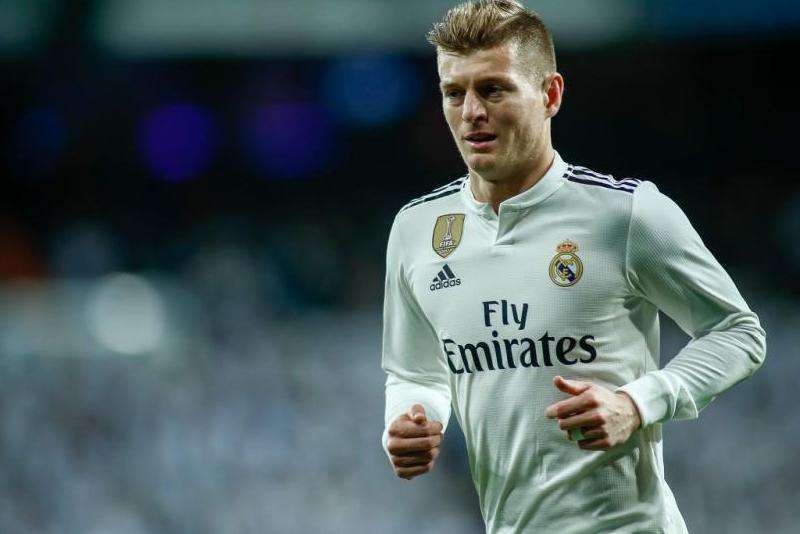 探索索罗斯在Facebook上的活动和影响力